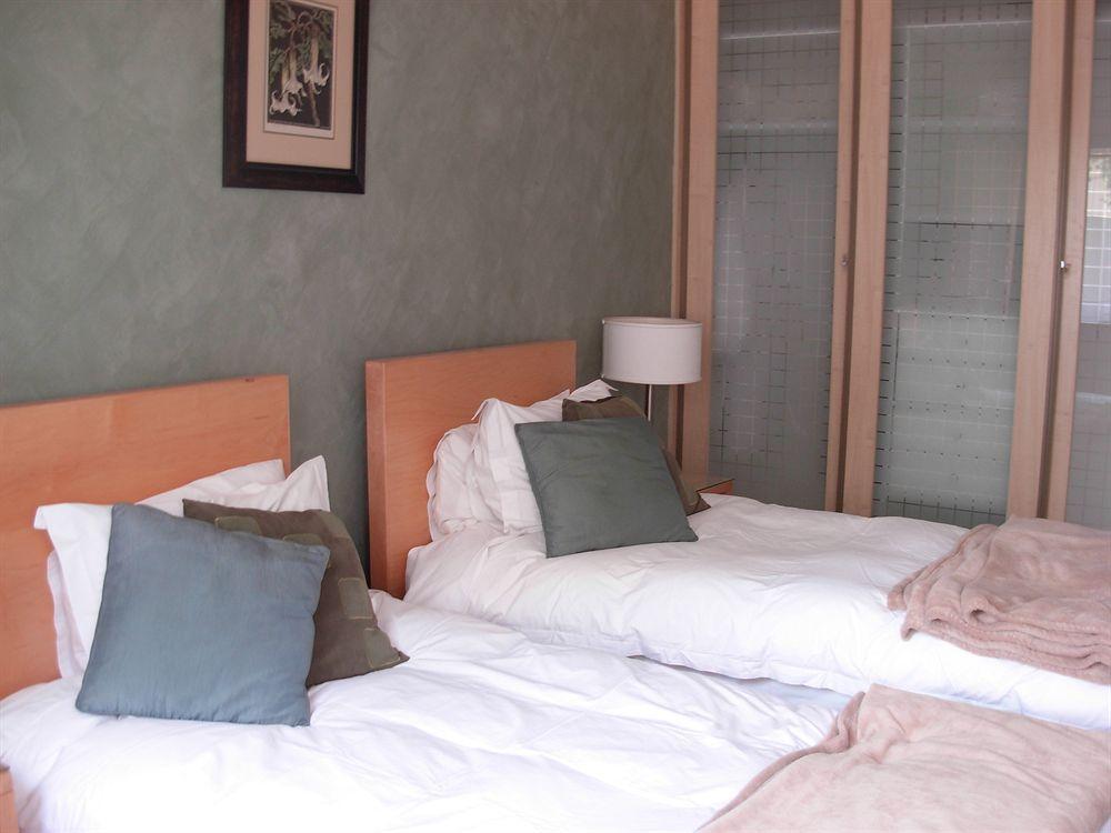 Liongate Bed And Breakfast Эденвейл Экстерьер фото